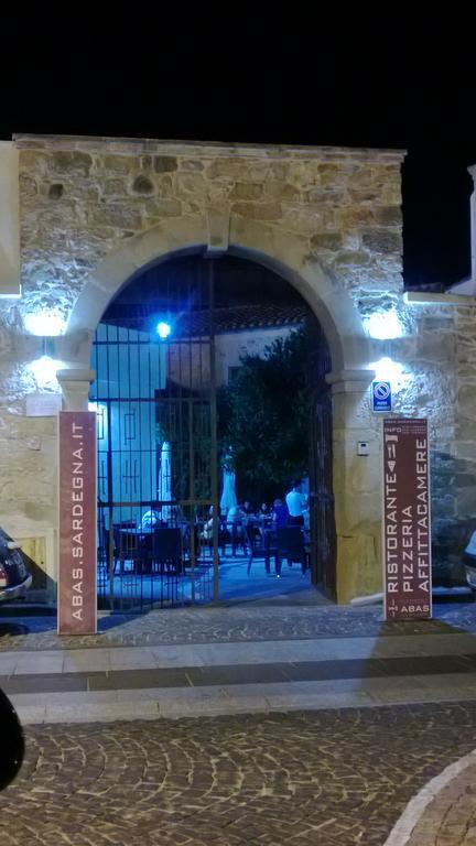 Abas Ristorante Pizzeria Affittacamere Ales Ngoại thất bức ảnh