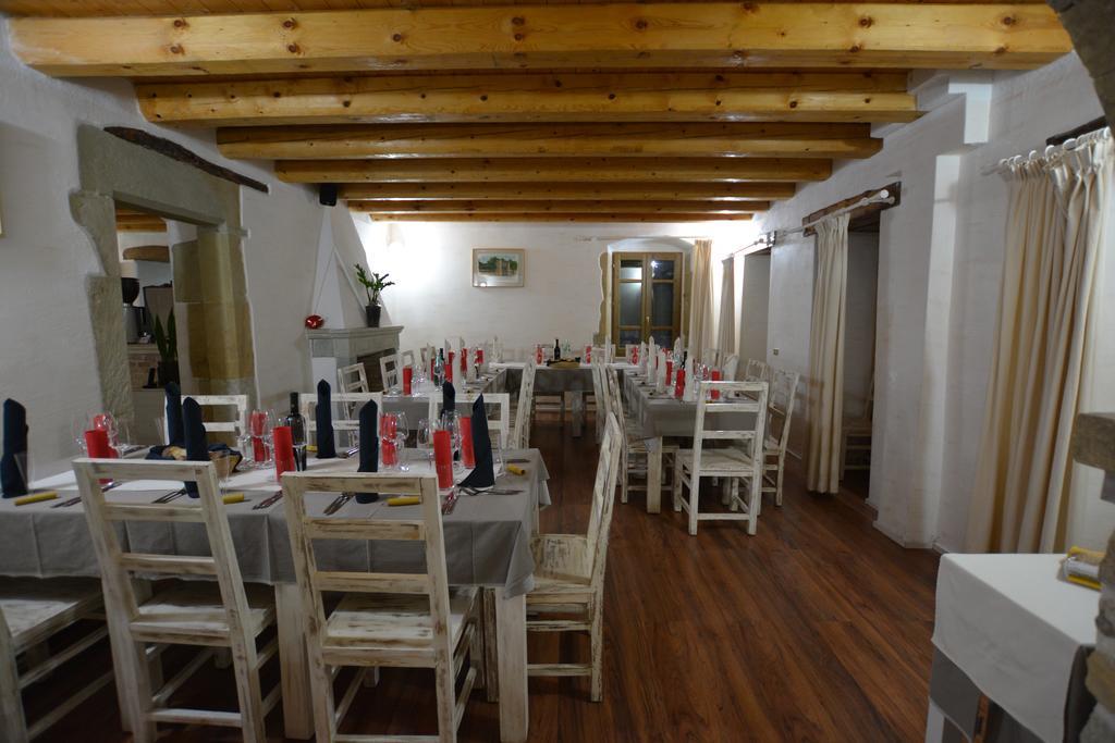 Abas Ristorante Pizzeria Affittacamere Ales Ngoại thất bức ảnh