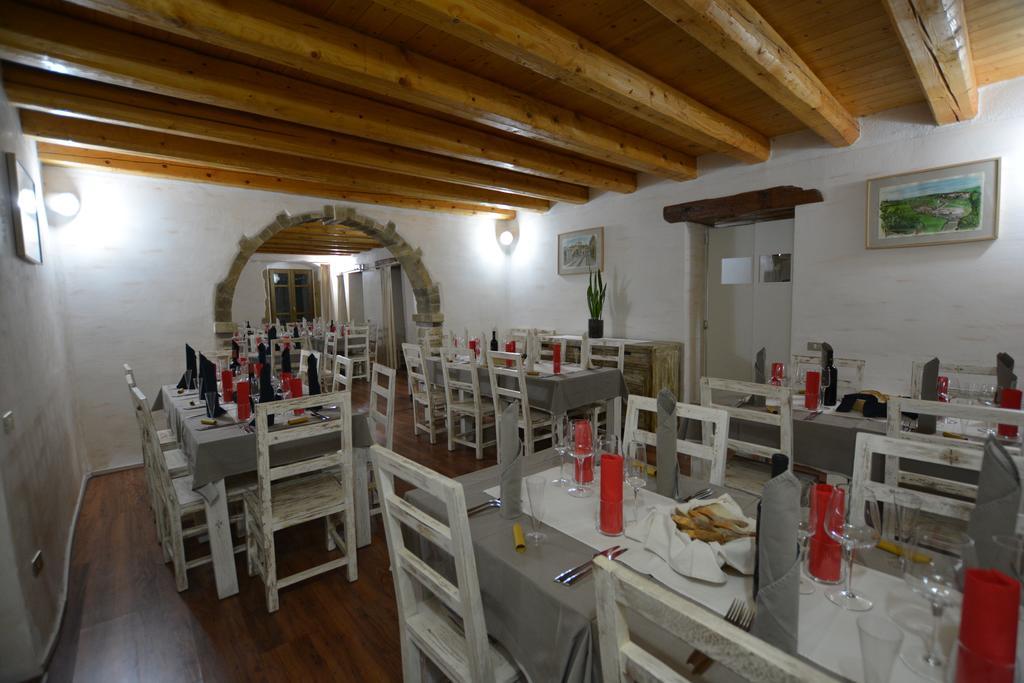 Abas Ristorante Pizzeria Affittacamere Ales Ngoại thất bức ảnh