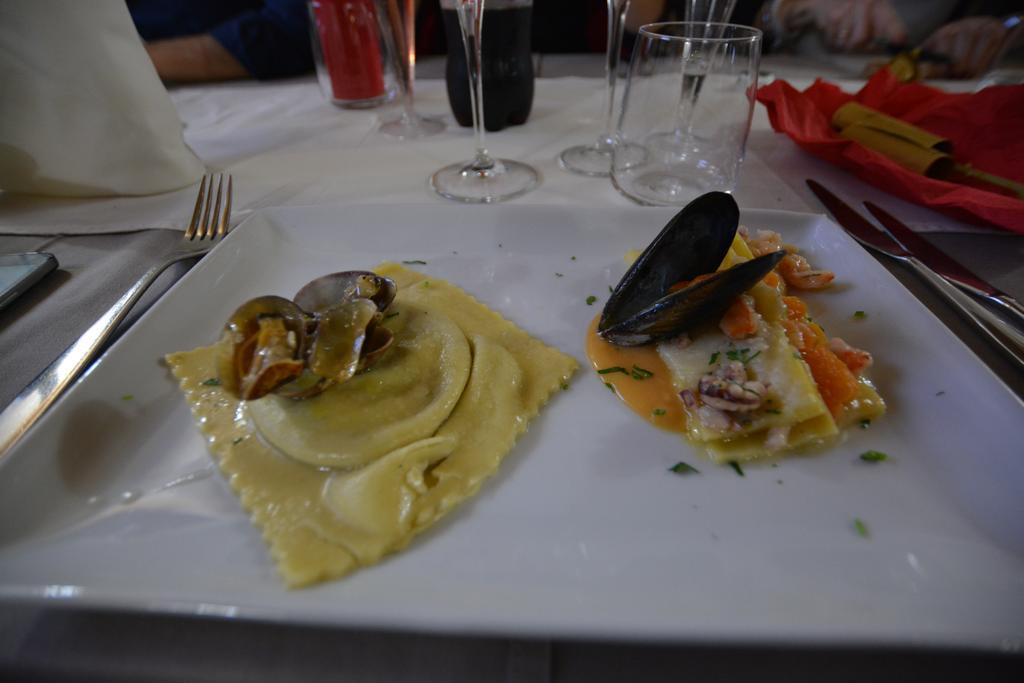 Abas Ristorante Pizzeria Affittacamere Ales Ngoại thất bức ảnh