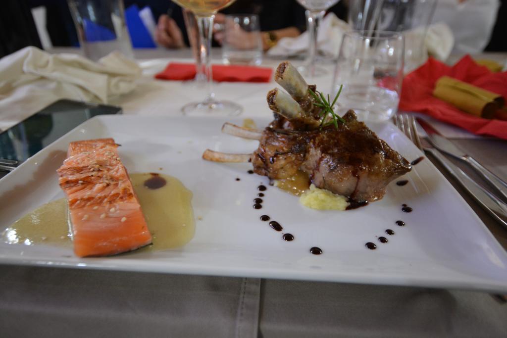 Abas Ristorante Pizzeria Affittacamere Ales Ngoại thất bức ảnh