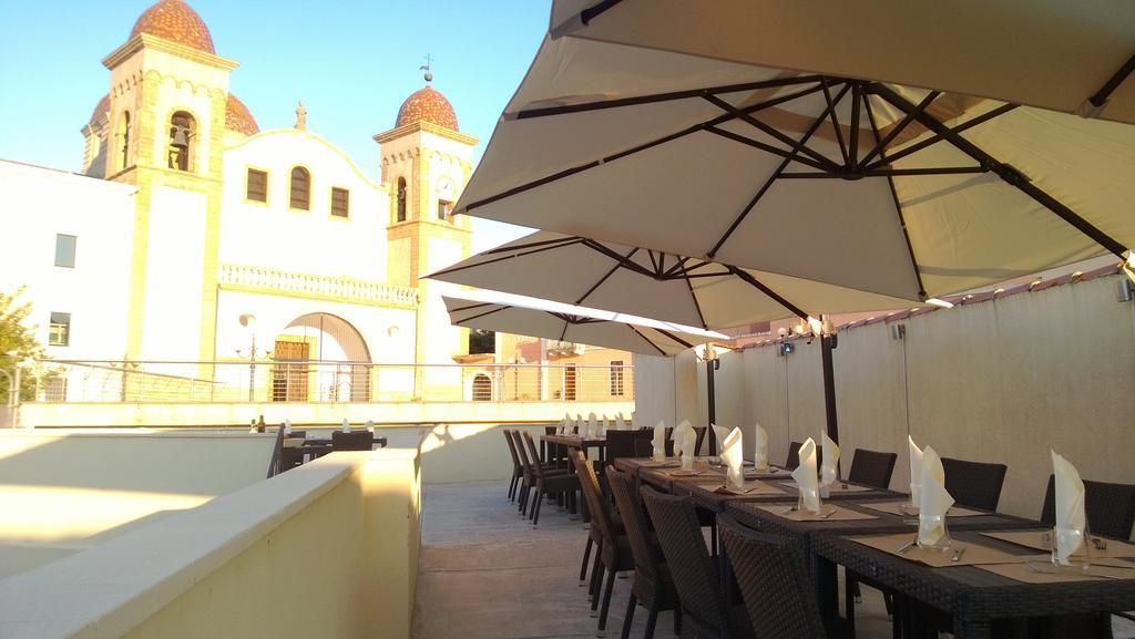 Abas Ristorante Pizzeria Affittacamere Ales Ngoại thất bức ảnh