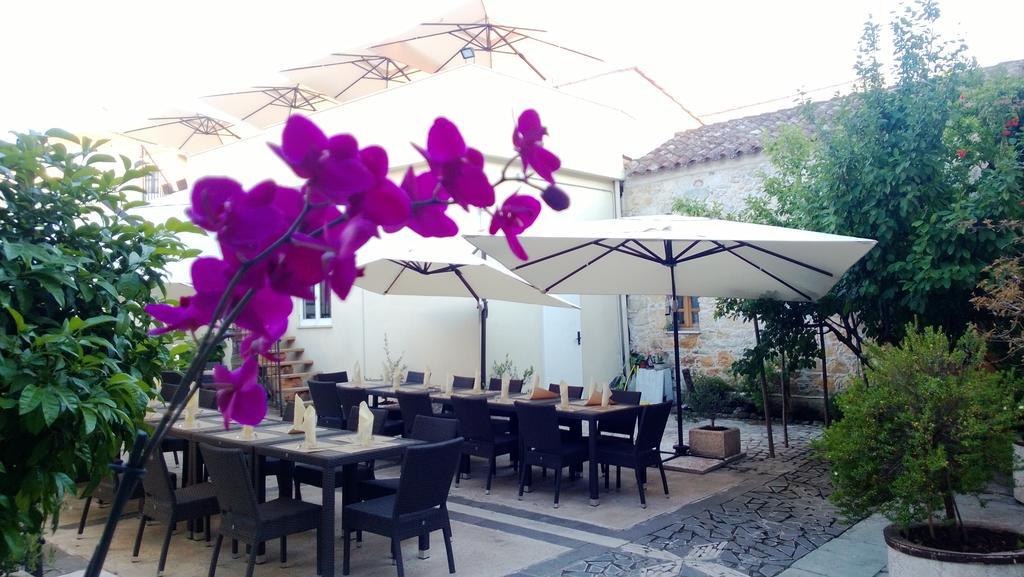 Abas Ristorante Pizzeria Affittacamere Ales Ngoại thất bức ảnh
